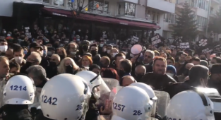 Zamlara Karşı Çıkan Vatandaşların Protestosuna Polis Müdahalesi