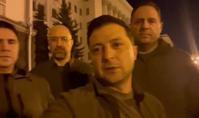 Zelensky, Hükümet Üyeleriyle Beraber Kiev Sokaklarından Ukrayna Halkına Seslendi