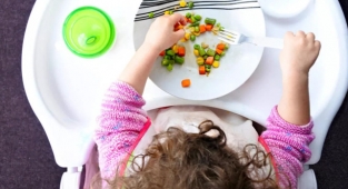 Doktor Anne-Baba 2,5 Yaşında Çocuğu Vegan Besliyor: Et Yemek ve İneğin Sütünü İçmek İstediğini Beyan Etmedi