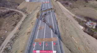 Adana'da Henüz 2 Yıl Önce Yapılan Yol Çöktü