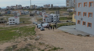 Adana'da Kadın Cinayeti: Kızıyla Marketten Dönen Kadın Eski Eşi Tarafından Öldürüldü