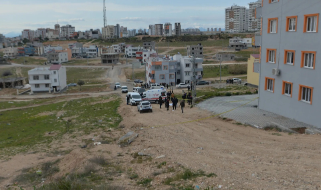 Adana'da Kadın Cinayeti: Kızıyla Marketten Dönen Kadın Eski Eşi Tarafından Öldürüldü