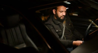 Afganistan'dan Kaçan Ekonomi Bakanı UBER Şoförlüğüne Başladı