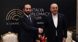 AKP'li Bakan Çavuşoğlu, Ermeni Dışişleri Bakanı İle Görüştü