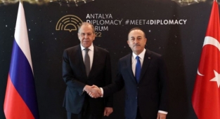 AKP'li Dışişleri Bakanı Çavuşoğlu, İşgalci Lavrov'la Gerginlik mi Yaşadınız Sorusuna 'Şakalaştık' Dedi