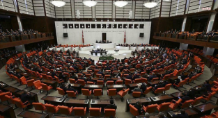 AKP ve MHP'li Vekillerden Kadına Şiddete Karşı 'Muhabbet ve Merhamet Vaazı' Önerisi