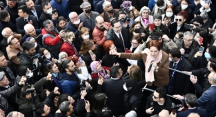 Akşener Nazilli'de Vatandaşa Bir Dokundu Bin Âh İşitti: Sandıkta Cezalandıracaksınız!