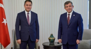 Ali Babacan, Ahmet Davutoğlu'nu Ziyaret Etti