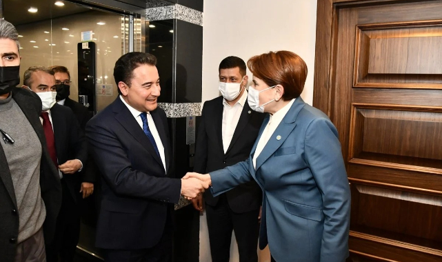 Ali Babacan, Meral Akşener'i Ziyaret Etti