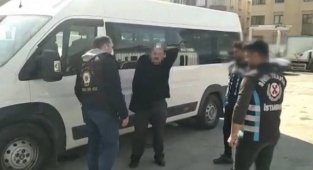 Bunu da Gördük: Tek Kolu Olmayan Okul Servisi Sürücüsüne Ceza Kesildi