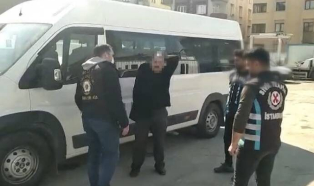 Bunu da Gördük: Tek Kolu Olmayan Okul Servisi Sürücüsüne Ceza Kesildi