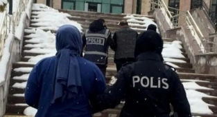 Caminin Sadaka Kutusunu Çaldılar
