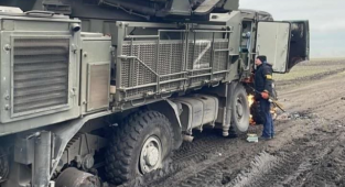 Çin Malı Lastikler Rus Askeri Araçlarını Yolda Bıraktı