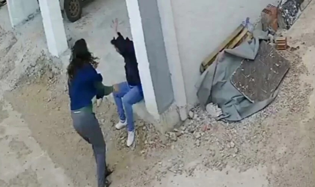 Eşiyle Kavga Eden Kadın, Kocasına Kaldırım Taşı ve Sandalye Fırlattı