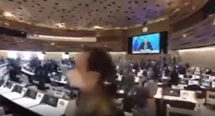 İşgalci Lavrov Konuşurken Diplomatlar Salonu Terk Etti