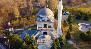 İşgalci Ruslar Mariuopol'de Muhteşem Cami'yi Bombalıyor