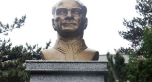 Isparta'da Atatürk Heykelini Çalan 4 Belediye Görevlisi Tutuklandı