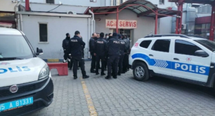İzmir'de Doktora Saldırı: Yumruk Atıp Bıçak Çekti
