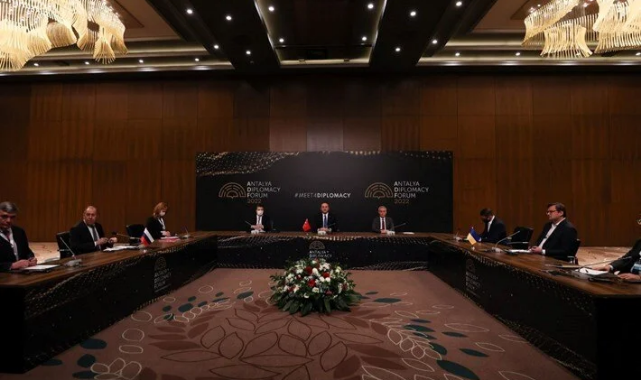 Lavrov ve Kuleba'dan Görüşmeler Sonrası Basın Toplantısı