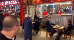 Mürteci Tebliğciler Bu Kez Kokoreççide Ortaya Çıktı