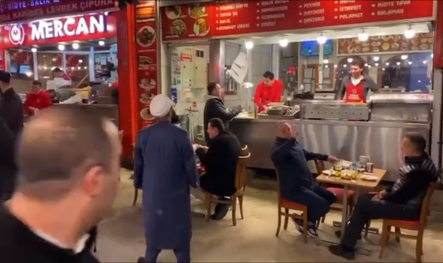 Mürteci Tebliğciler Bu Kez Kokoreççide Ortaya Çıktı