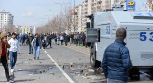 Nevruz Etkinliğinde Kürtçü Terör Lehine Slogan Atan Birçok Kişi Gözaltına Alındı
