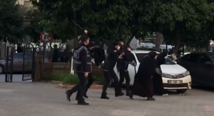 Polisten Adana'da Furkan Vakfı Mensuplarına Biber Gazı ve Coplu Müdahale