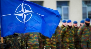 Polonya'nın Ukrayna'ya NATO Barış Gücü Gönderme Önerisine İki Ülkeden Destek