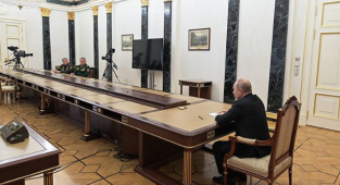 Rus Savunma Bakanı Şoygu Sırra Kadem Bastı
