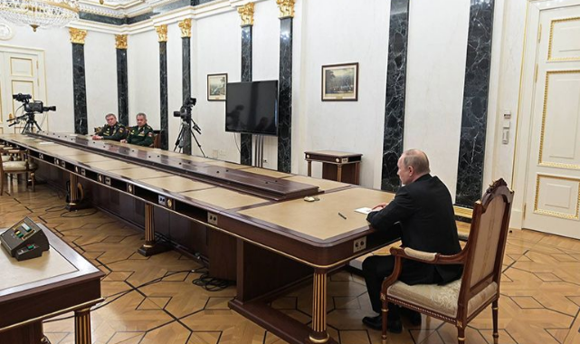 Rus Savunma Bakanı Şoygu Sırra Kadem Bastı