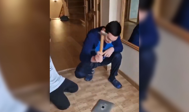 Rusya'dan Tanıdık Eylem: Rus Vatandaşları Apple Ürünlerini Kırdı