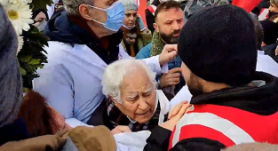 Şanlı Türk Polisi 80 Yaşındaki Doktoru Darp Etti