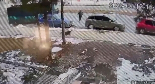 Sivas'ta Başıboş Köpekten Kaçan Çocuğa Araba Çarptı