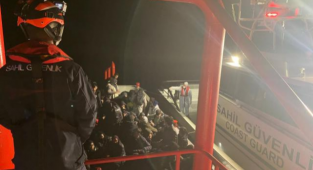 Türk Sahil Güvenliği, Avrupa'ya Gitmeye Çalışan 771 Yasa Dışı Göçmeni Yakalayıp Türkiye'ye Geri Getirdi