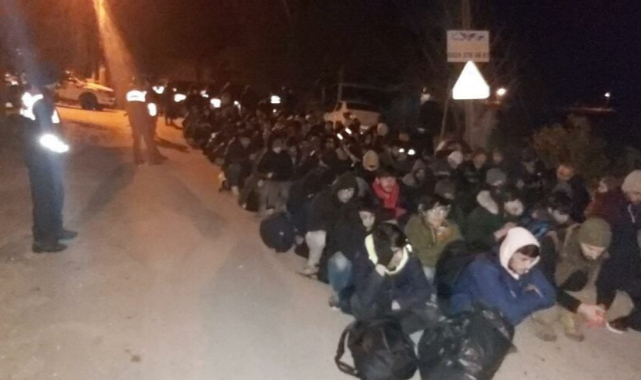 Urla'da Bir Kamyonda 152 Kaçak Göçmen Yakalandı