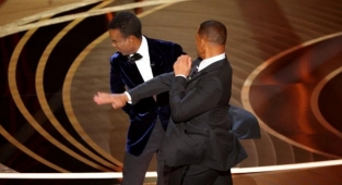 Will Smith Oscar Töreninde Eşiyle Alay Eden Chris Rock'ı Tokatladı