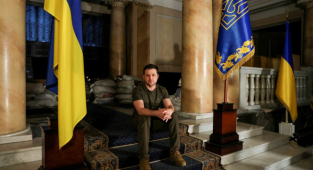 Zelenskiy Reuters ve CNN'e Kum Torbaları Önünde Konuştu