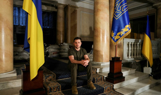 Zelenskiy Reuters ve CNN'e Kum Torbaları Önünde Konuştu