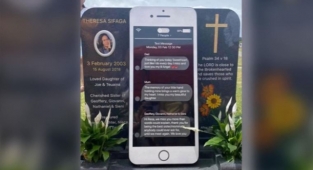 15 Yaşında Hayatını Kaybeden Kız İçin iPhone Şeklinde Mezar Taşı Dikildi