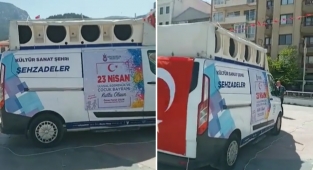 23 Nisan'da Manisa Şehzadeler Belediyesi Aracı AKP Seçim Müziği Çaldı