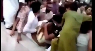 400 Pakistanlı, TikTok Videoları Çeken Bir Kadını Linç Etti