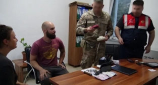 ABD'li Turistler Batman'da Soyuldu