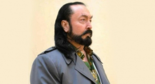 Adnan Oktar Hava Yoluyla Başka Cezaevine Nakledildi