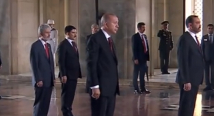 AKP'li Cumhurbaşkanı Erdoğan 8 Yıldır 23 Nisan'da Anıtkabir'e Gitmiyor