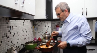 AKP'li Mahir Ünal, Öğrencilerin Sucuk Yiyebiliyor Olmasına Şaşırdı