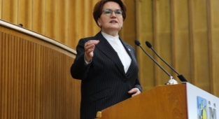Akşener, Erdoğan'a Öğretmen Atamalarını Sordu: Bir Öğretmenin Hayali Öğrencisine Kavuşmak Olabilir mi