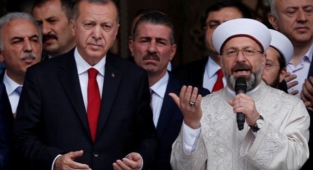 Ali Erbaş: Bize Bakıp Dinden Soğuma Olursa Vebalini Taşıyamayız