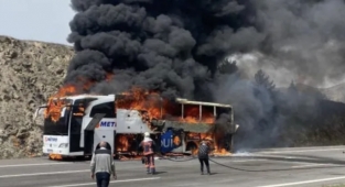 Ankara'da 40 Kişinin İçinde Olduğu Otobüs Yandı
