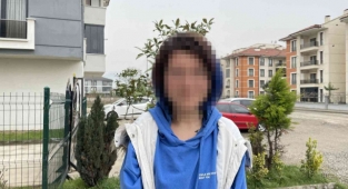 Anneannesinin Evine Giden 14 Yaşındaki Kızı Ev Basıp Darp Ettiler 