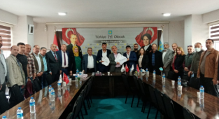 Antalya'da AKP'den İstifa Eden 412 Kişi İYİ Parti'ye Katıldı